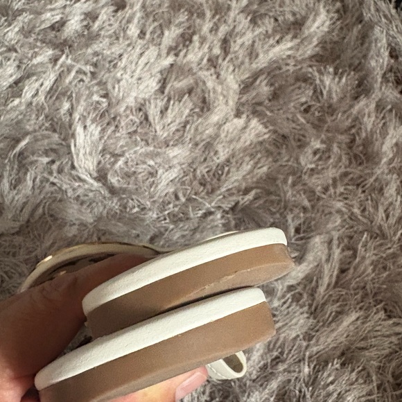 Tory Burch Cream Sandals - Picture 5 of 6